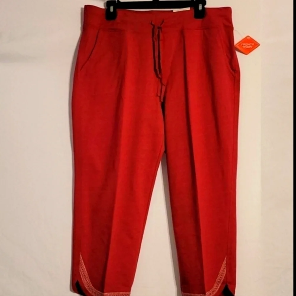 𝅺st John's Bay French Terry Capri Pants - Picture 2 of 10